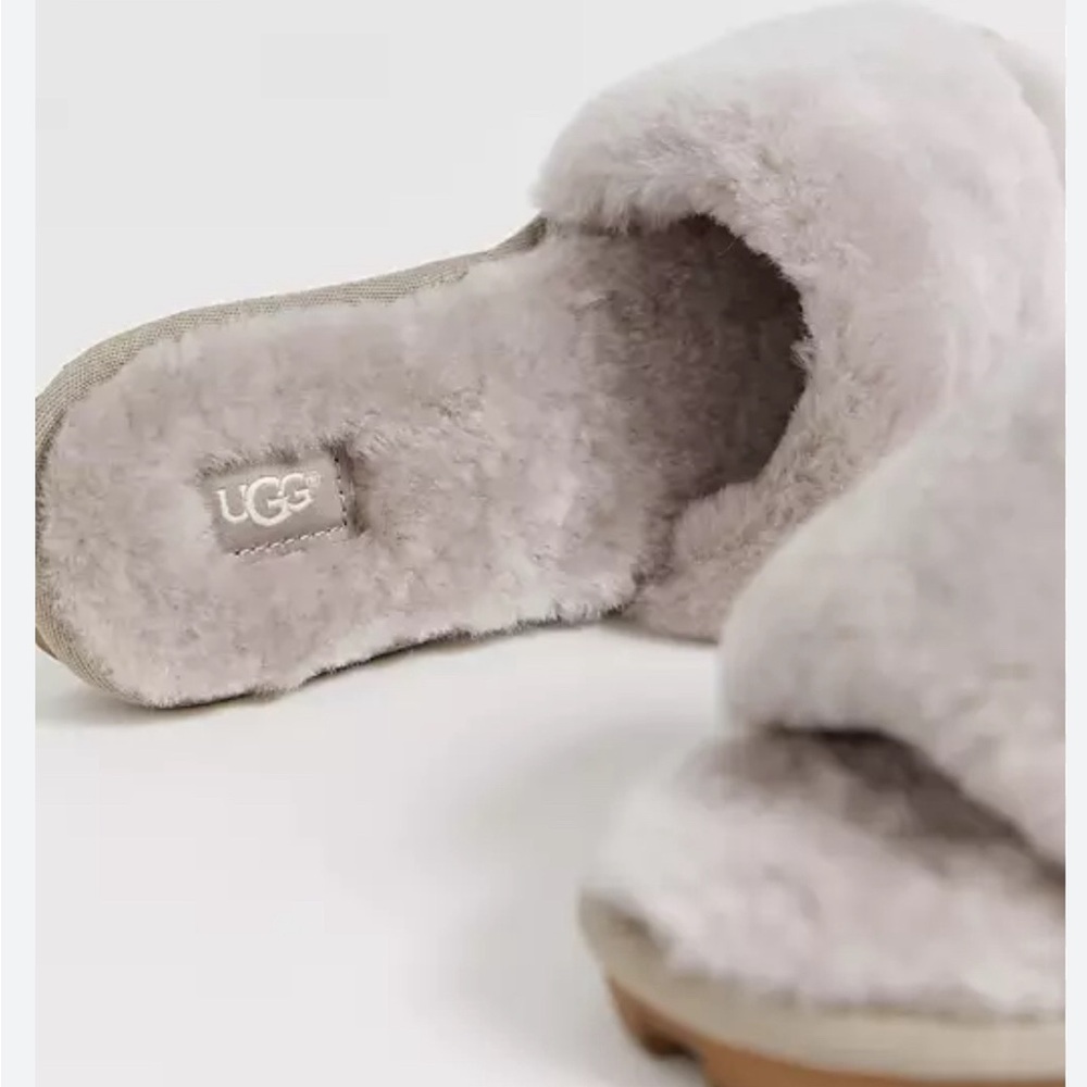 UGG Women's Cozette Slipper, Oyster, size 8 never warn